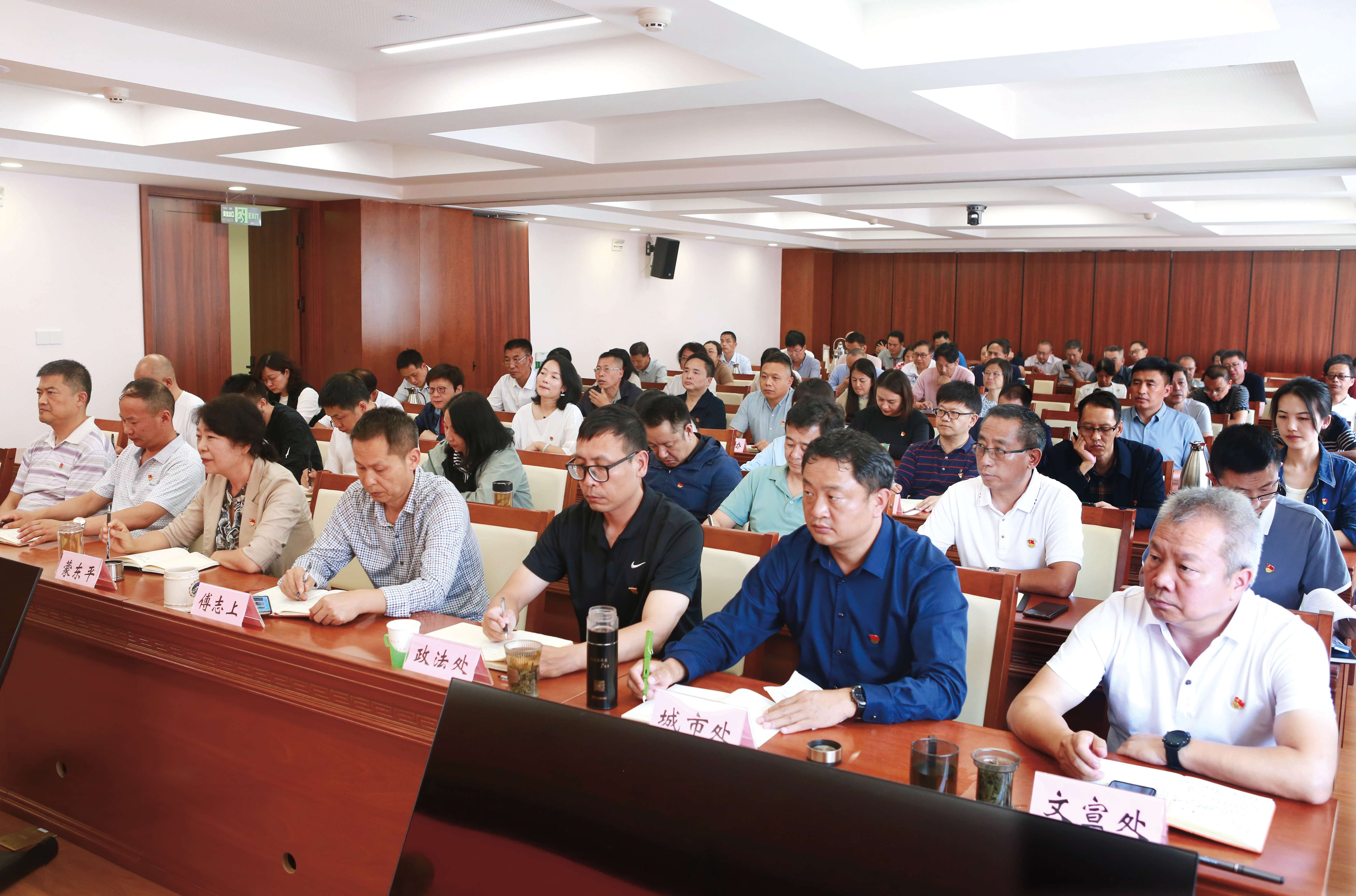 近年来，大理州深入学习贯彻落实习近平总书记关于加强和改进民族工作的重要思想和考察云南重要讲话精神及中央民族工作会议精神，始终牢记“铸牢中华民族共同体意识是新时代党的民族工作的主线，也是民族地区各项工作的主线”的重要要求，站位全局谋发展