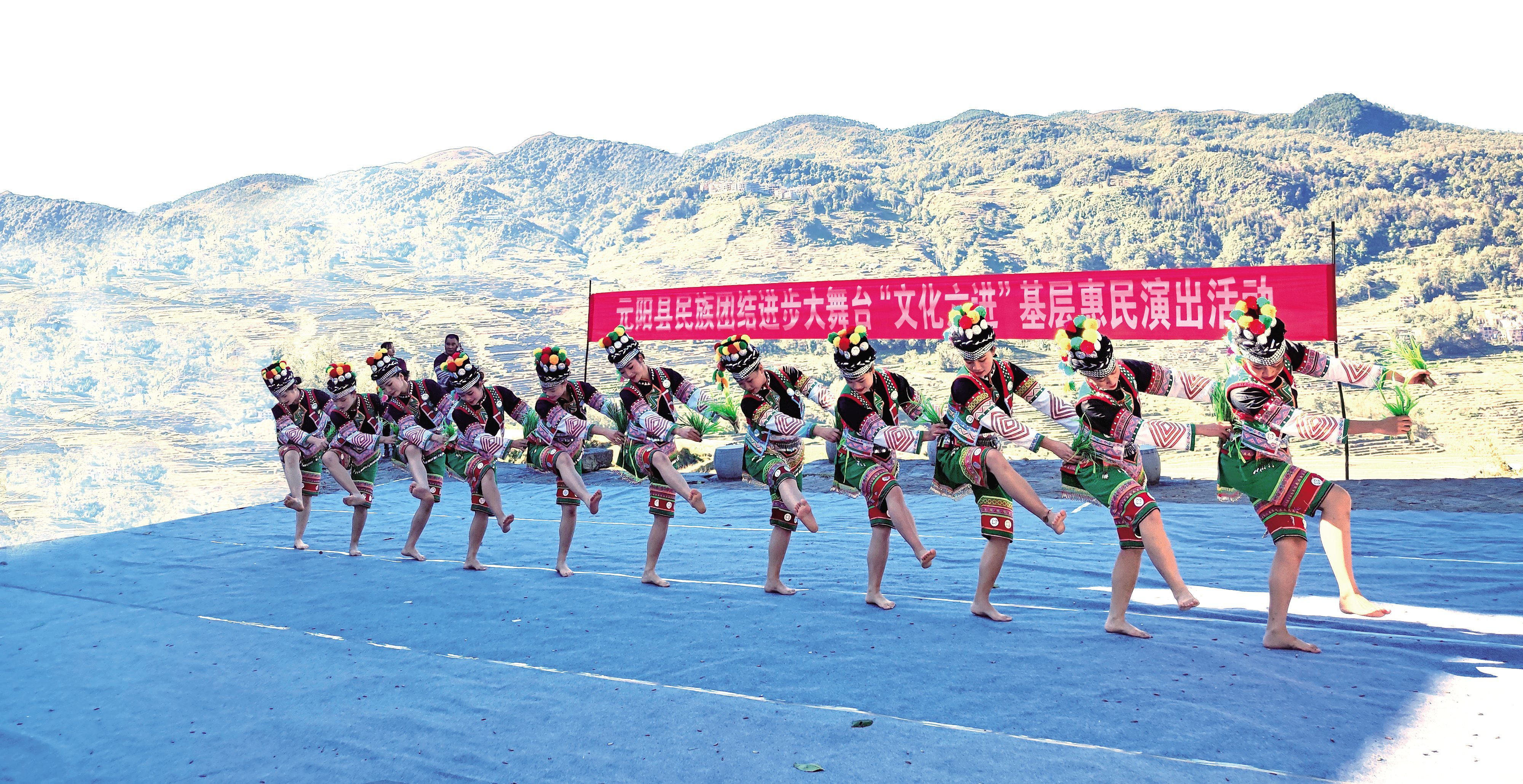元阳县民族团结大舞台“文化六进”基层惠民演出.jpg