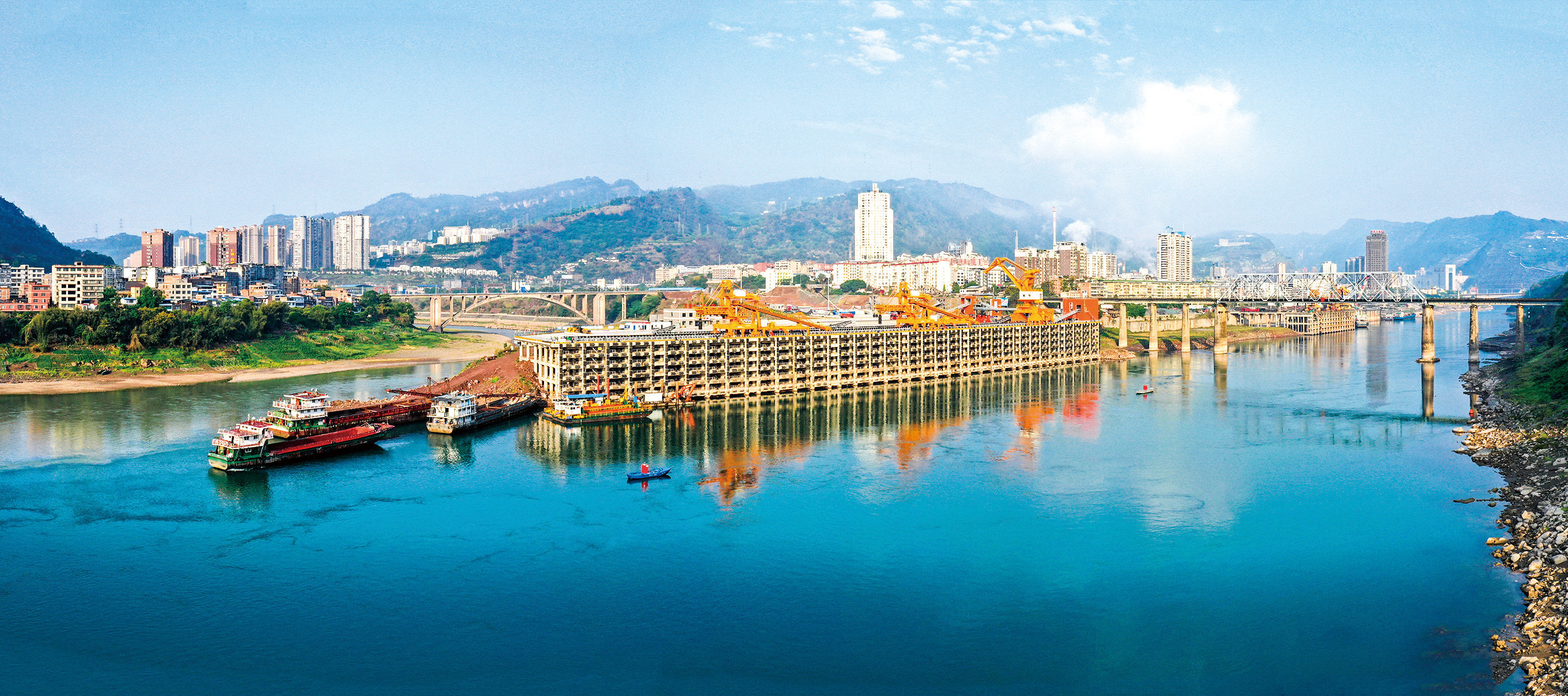 石榴花开满园香 幸福生活一家人  ——昭通市推动各民族共享发展成果