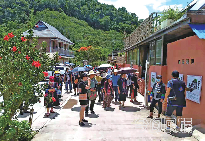 巴飘村：“两次跨越”美了村寨，富了百姓