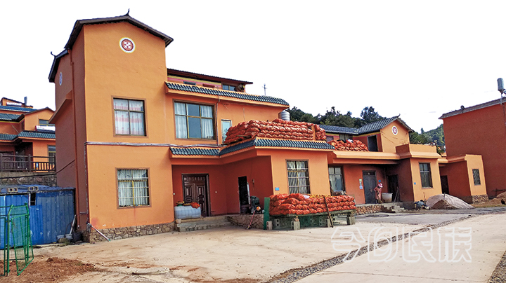 凸董箐村：易地搬迁换新颜民族团结谱新篇