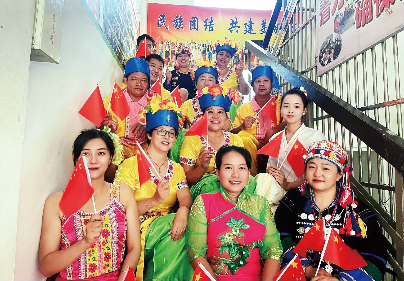 景岗社区：民族团结促发展 社会和谐万象新