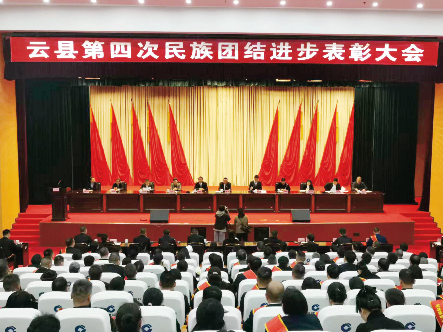 摄影：马东文 县统战部民宗局办公室78d1967fde08f9f506f0cfb52a64bdc.jpg