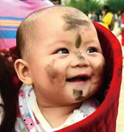 狂欢花脸节，彝家山寨的激情燃放1232658 拷贝.jpg