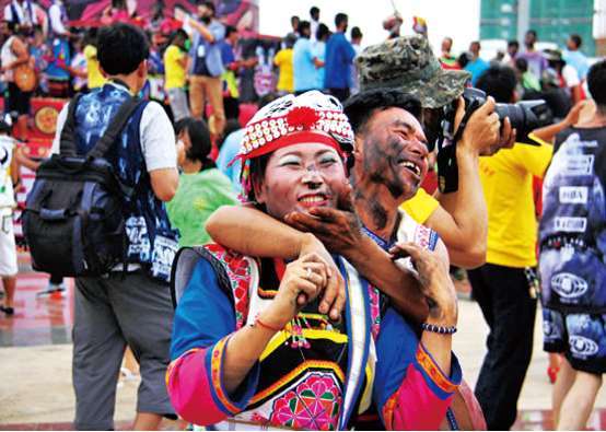 狂欢花脸节，彝家山寨的激情燃放1231006 拷贝.jpg