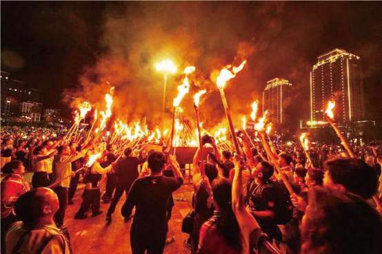 狂欢花脸节，彝家山寨的激情燃放1233328 拷贝.jpg