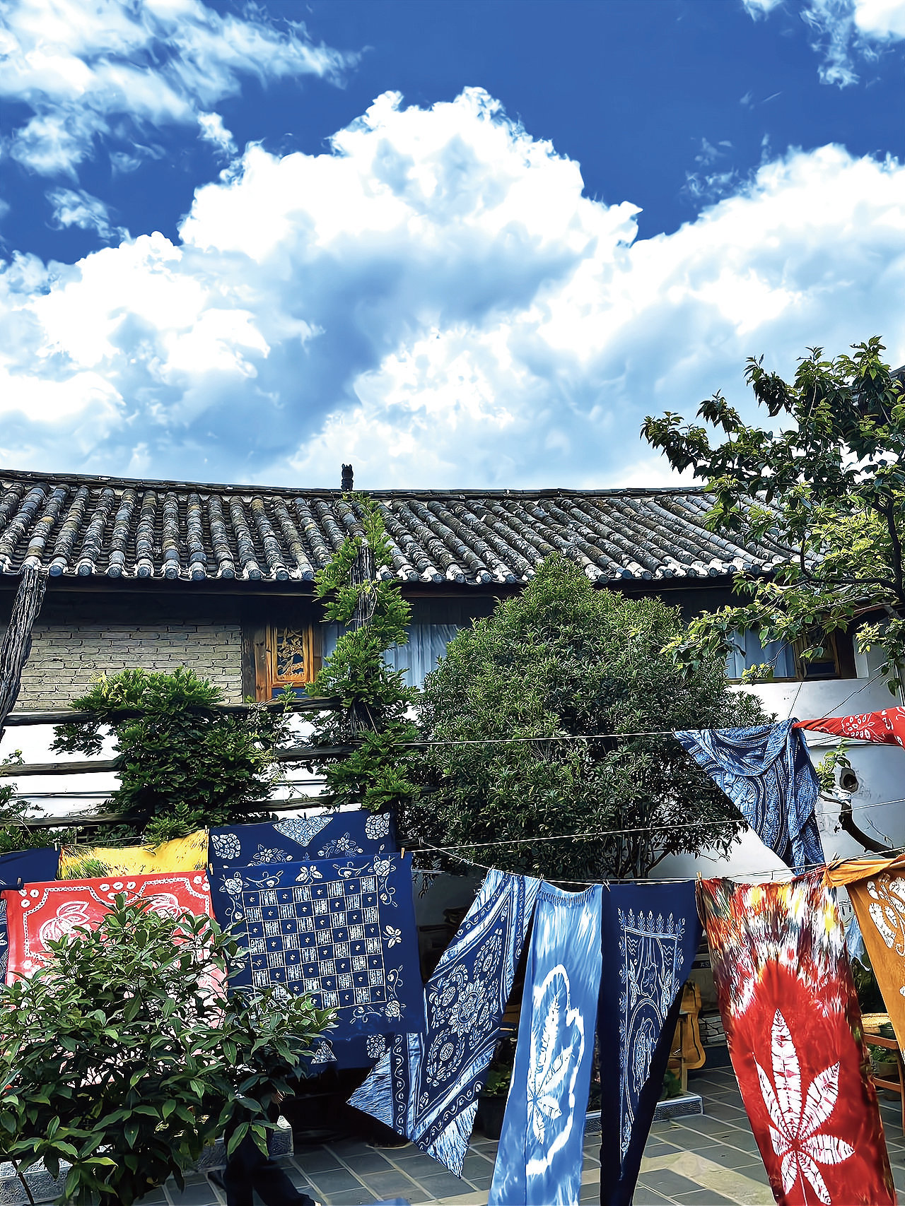 蓝白交织的彩云：各民族交往交流交融