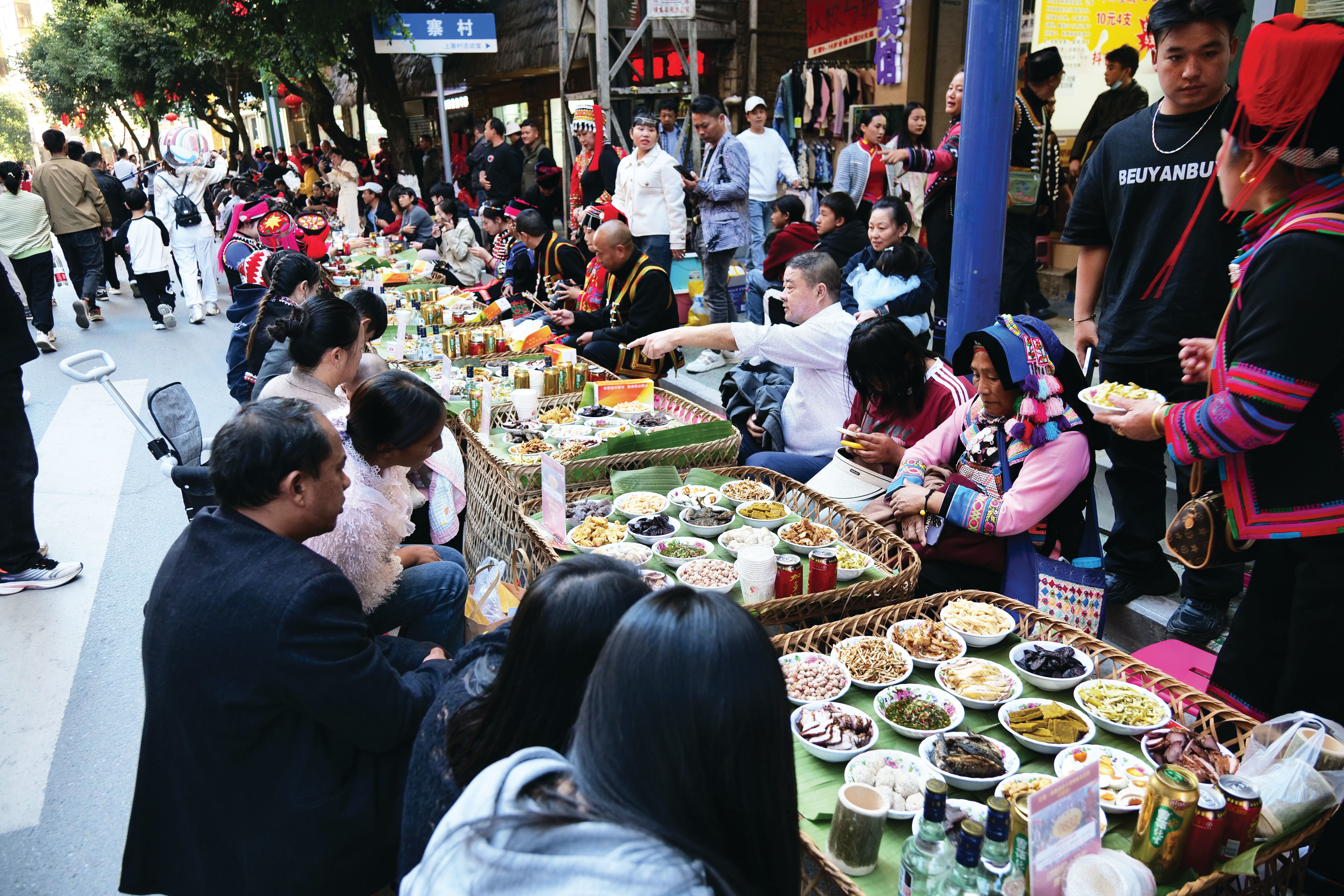 “哈尼十月年长街古宴文化旅游节”——红河州绿春县喜迎八方来客