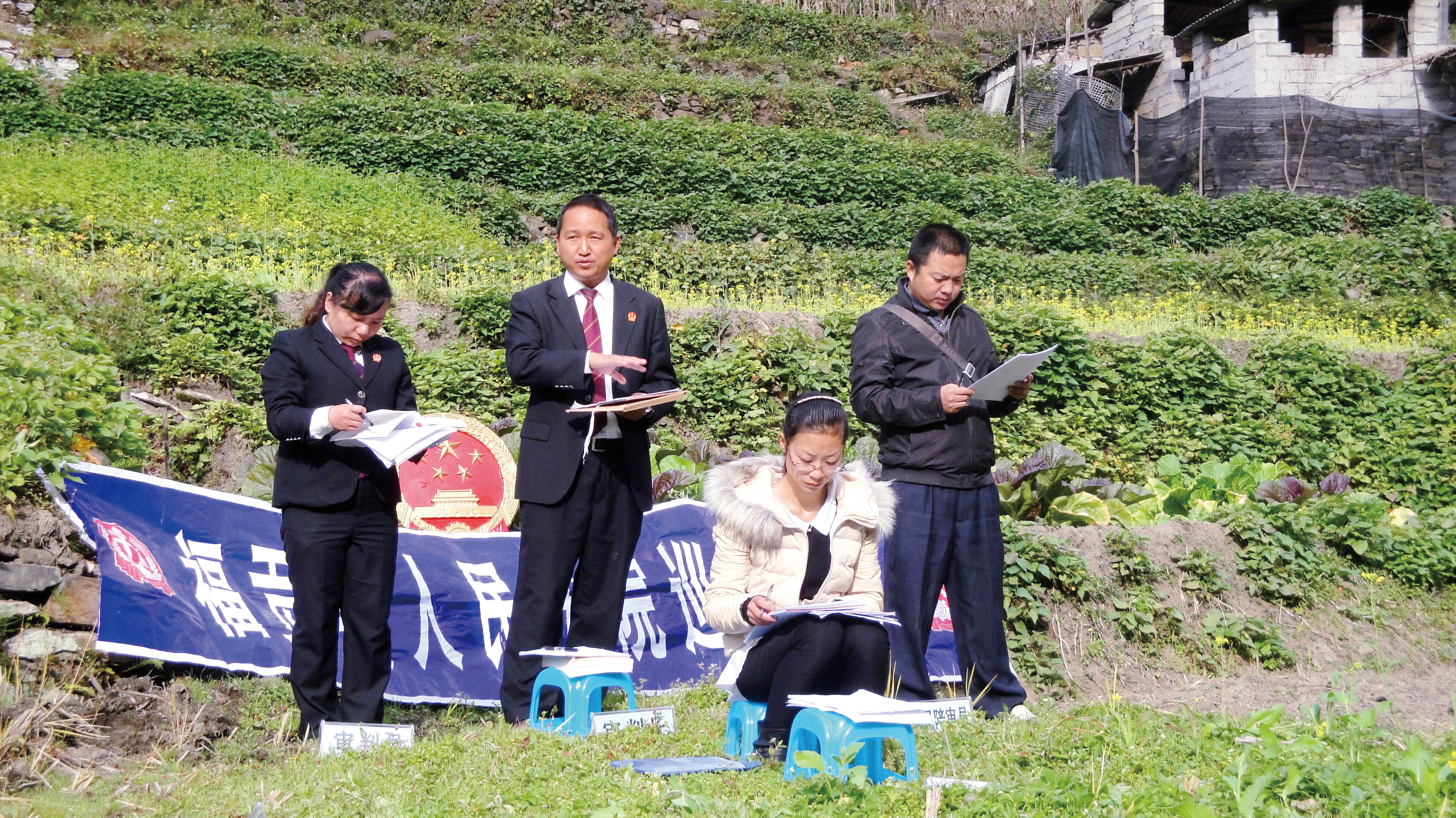 走得近， 就有价值——记云南省兰坪县人民法院院长邓兴