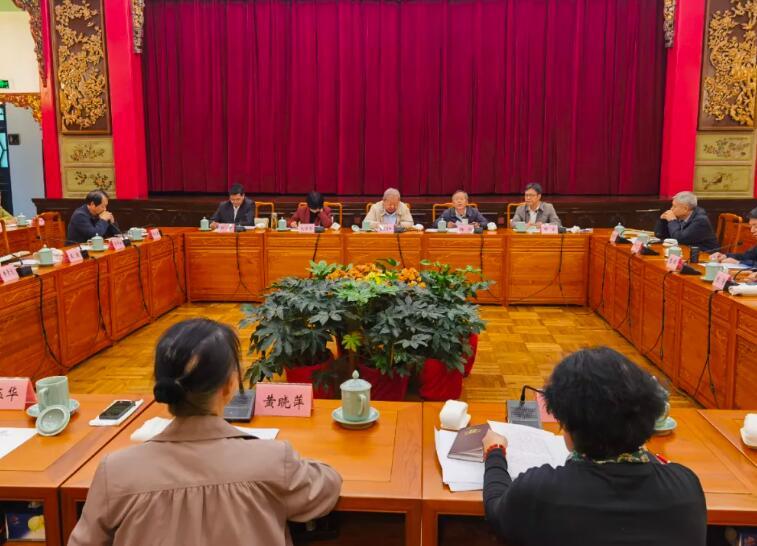 长篇报告文学《阿佤法官鲍卫忠》作品研讨会在昆召开