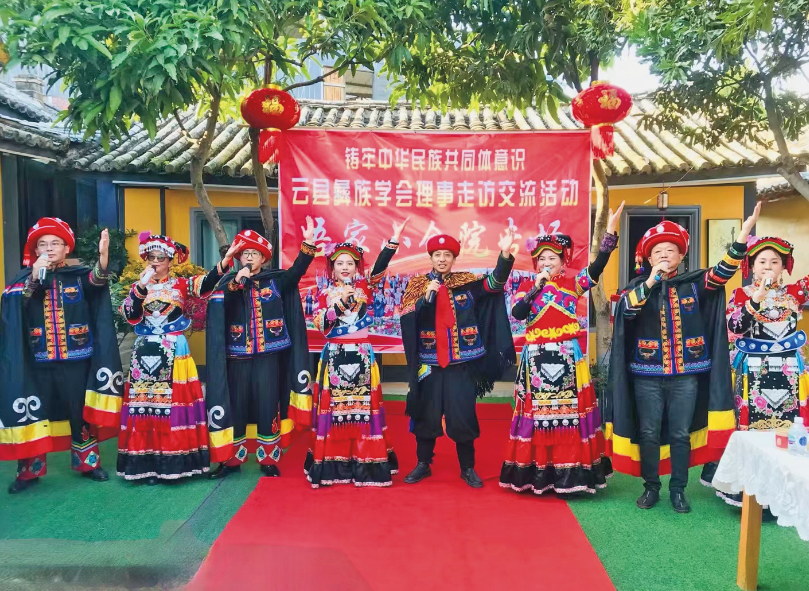 以云为词、以情谱曲，唱响一方——记云南省民族团结进步先进个人杨天龙